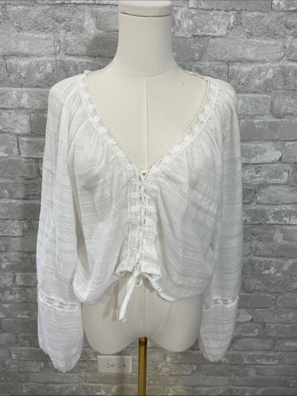 Forever 21 White Lace-Up Cropped Peasant Blouse